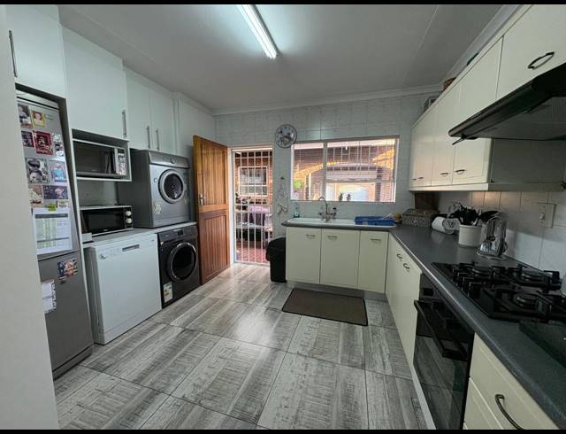 3 BEDROOM TOWNHOUSE FOR SALE IN THREE RIVERS